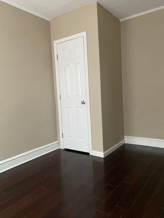 Building Photo - 170 W Thelma St