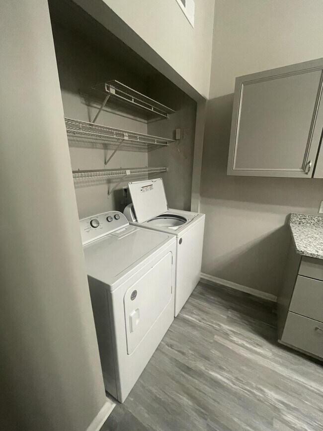 Building Photo - 611 Bluff Ct