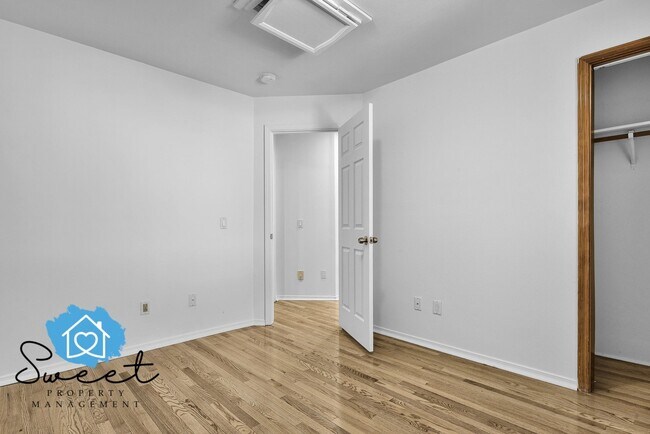Building Photo - 5499 S Yarrow Pl