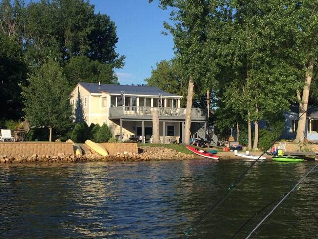 Building Photo - 118 Willow Point Dr