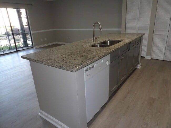 Building Photo - 4363 Spa Dr