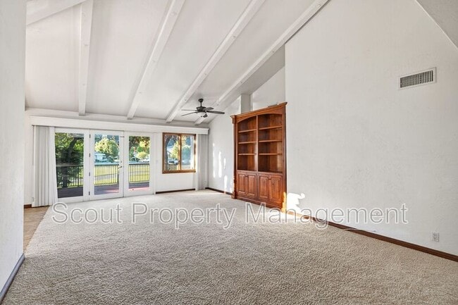 Building Photo - 38285 Oaktree Loop