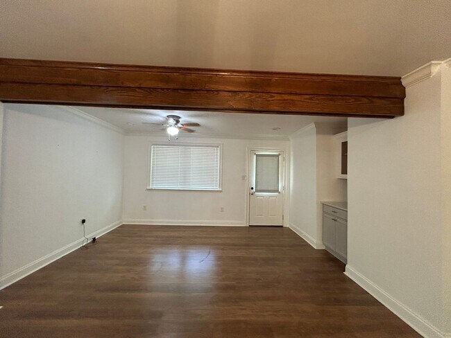 Building Photo - 2080 Jerlyn Dr