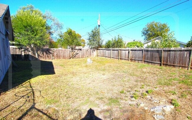 Building Photo - 2002 Sherman Dr