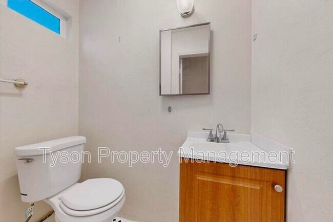Building Photo - 1028 Princeton Dr NE