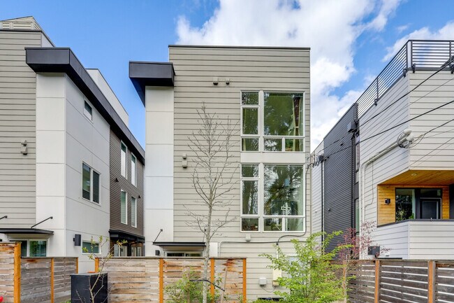 Building Photo - 128A W Florentia St