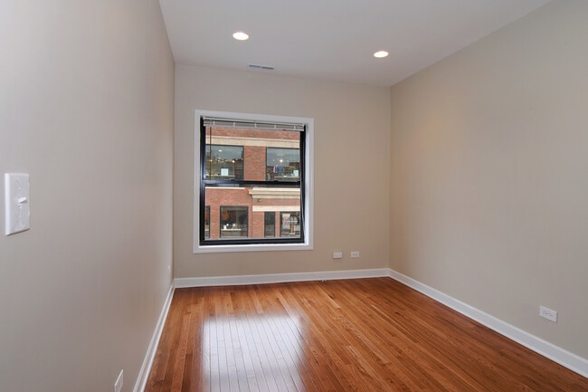 Building Photo - 1802 N Sheffield Ave