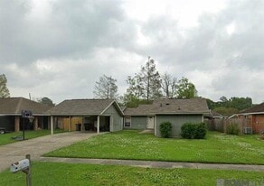 Building Photo - 9863 Hawthorne Dr