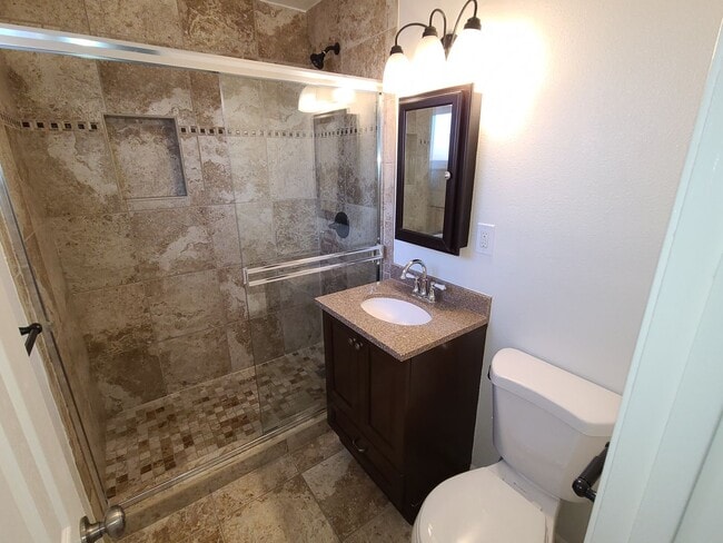 Building Photo - 851 Taft Ave