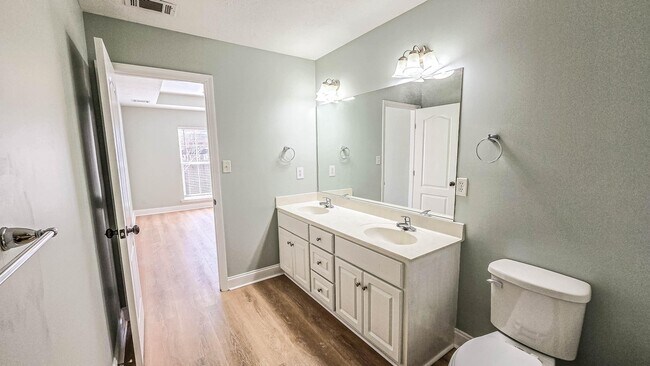 Building Photo - 831 Landing Dr