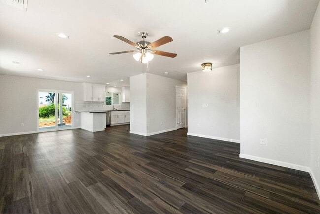 Building Photo - Paradise- 2 bed 2 bath +Bonus room, No Pets, Garage, fenced yard, RV parking