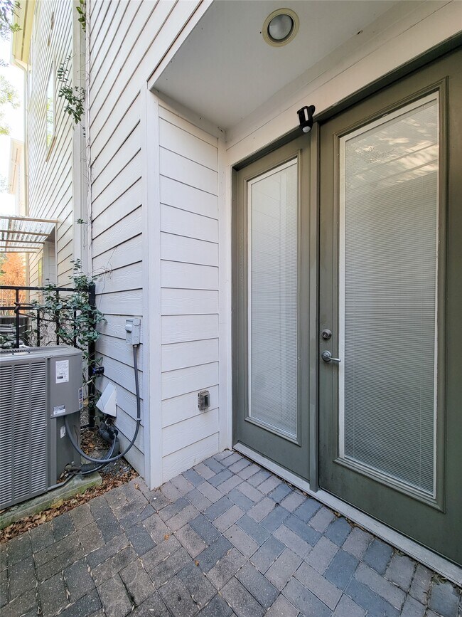 Building Photo - 12 Hermann Park Ct