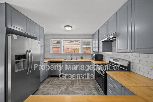 Building Photo - 304 Robin Hood Rd