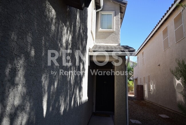 Building Photo - Space, Comfort, and a Layout Built for Real Life -- Iron Mountain Ranch