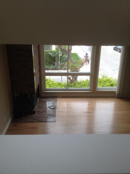 Wood Burning FirePlace - 100 Driftwood St