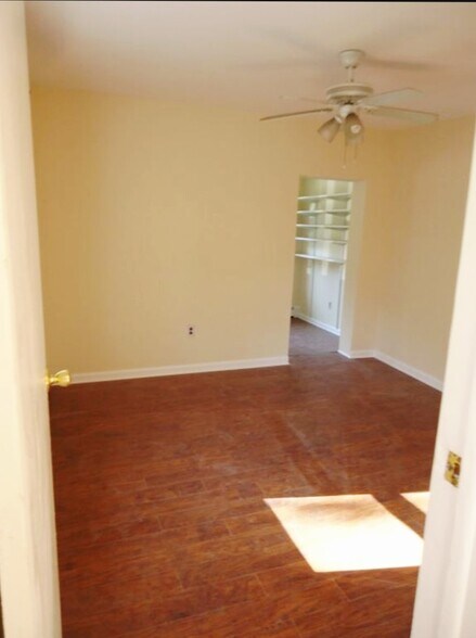 Building Photo - 6 Intervale Ave