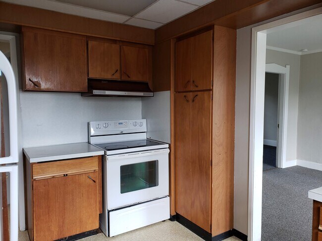 Building Photo - 1301 N Rainier Ave