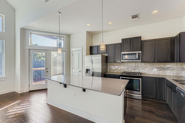 Building Photo - 12518 Red Sparrow St