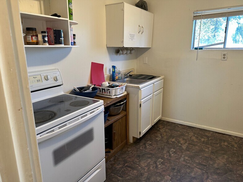 Building Photo - 380 N 200 W