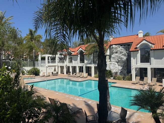 Building Photo - Palm Colony End Unit | Resort Living Included!