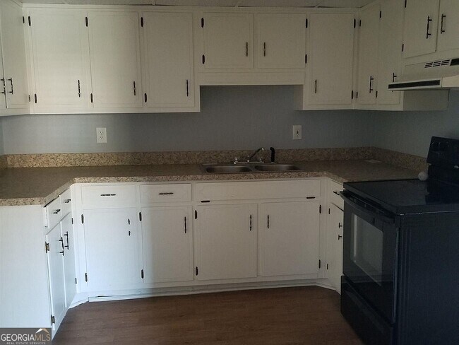 Building Photo - 4077 Linda Ln SW