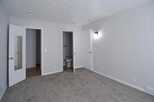 Building Photo - 6505 S 46th St