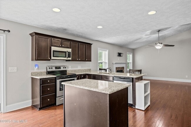 Building Photo - 123 Lightwater Dr