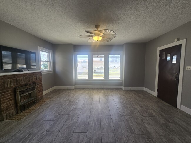 Building Photo - 3828 Avenue S 1/2