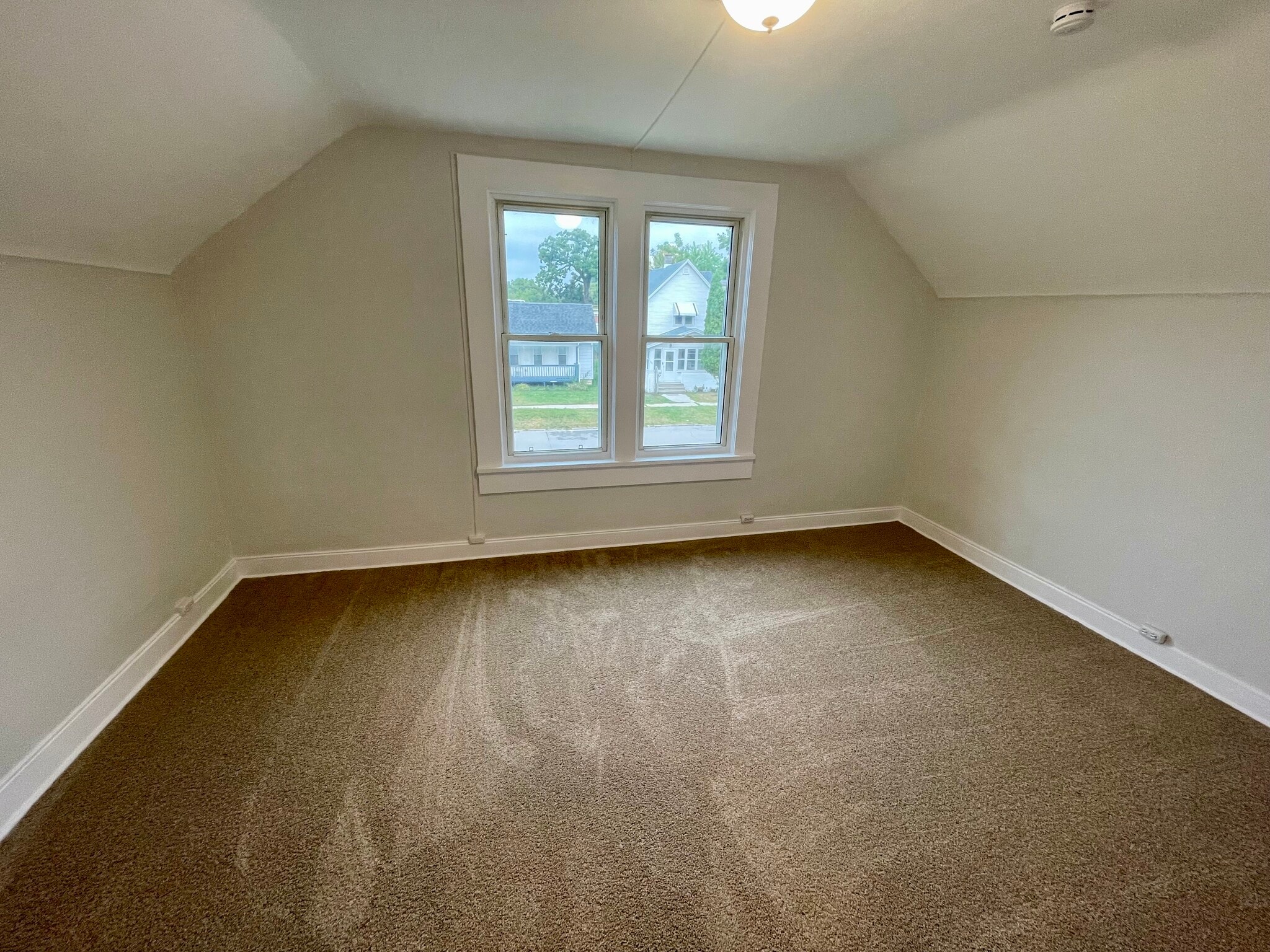 Building Photo - 360 Grove St