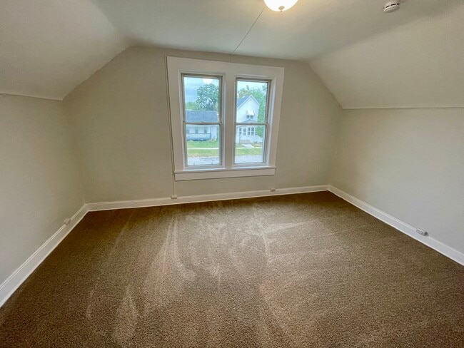 Building Photo - 360 Grove St