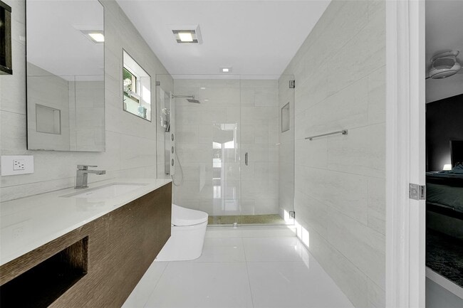 Building Photo - 640 NW 30th St