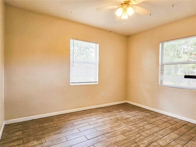 Building Photo - 1917 Casco St