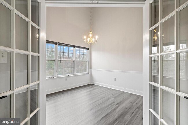 Building Photo - 6520 Lake Park Dr