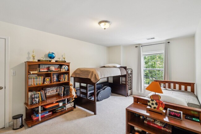 Building Photo - Stunning single-family home filled with th...