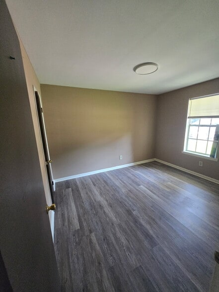 Building Photo - Cottonwood Apartments