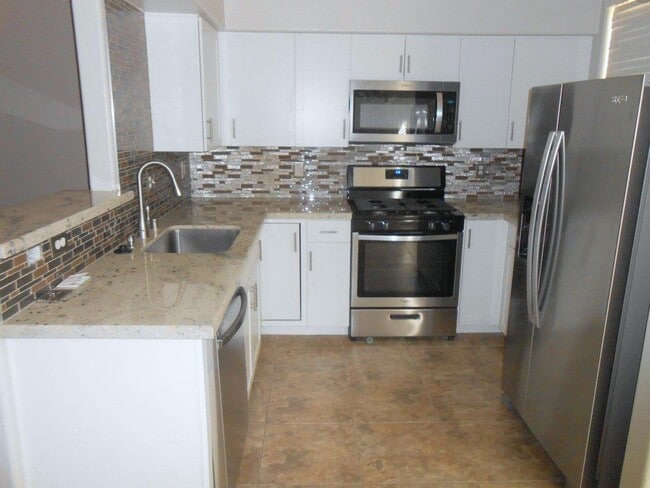 Building Photo - Beautiful Condo in The Falls Gated Communi...
