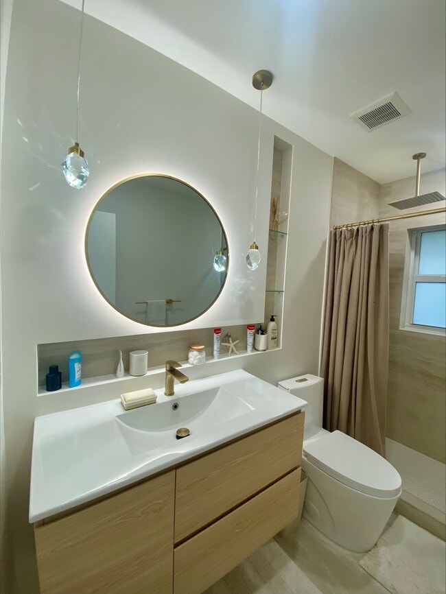 Building Photo - 1960 NE 30th St