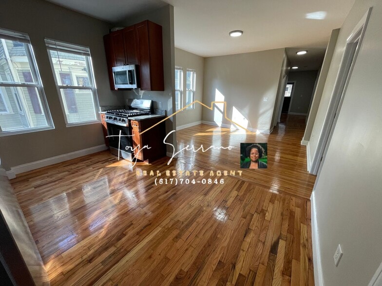 Building Photo - 11 Abbotsford St