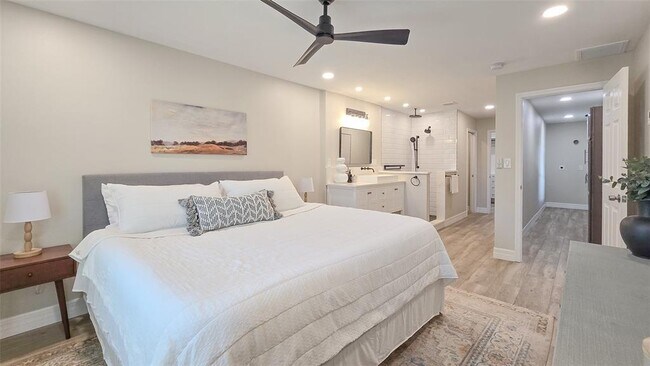 Building Photo - 515 34th Ave NE