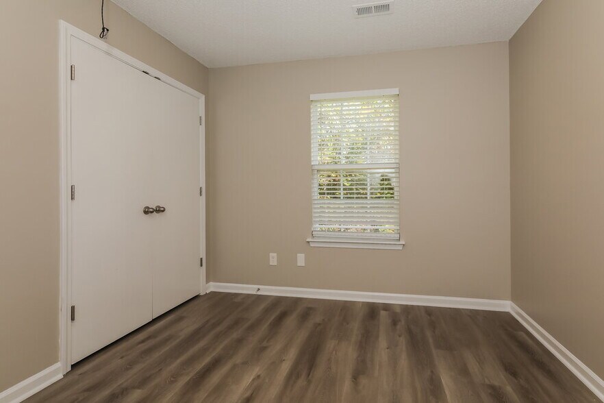Building Photo - 11926 Stewarts Crossing Dr