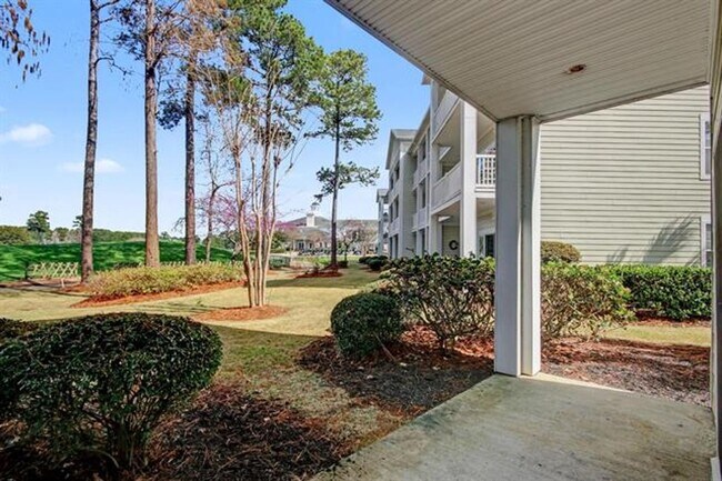 Building Photo - 3BD, 2BA condo with All Utilities included