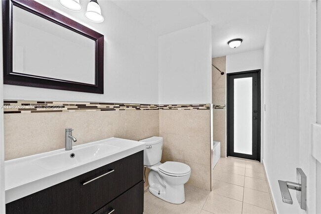 Building Photo - 730 SW 95 Terrace