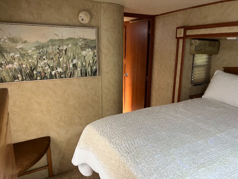 Building Photo - 7560 Chelsea Rd