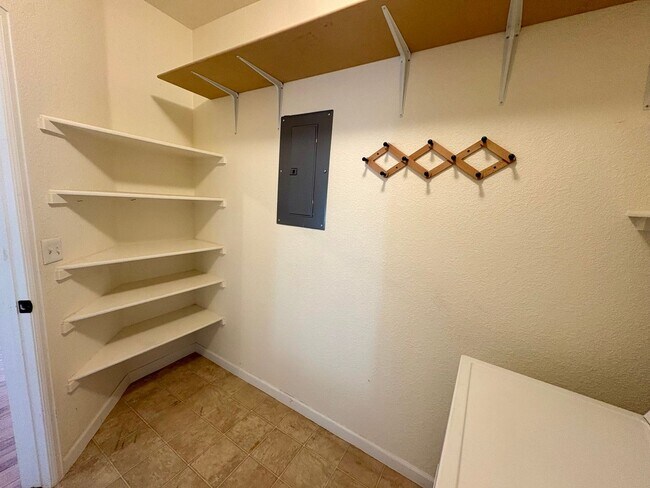 Building Photo - 9518 W San Juan Cir