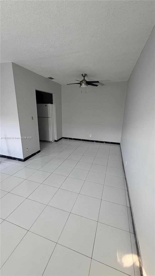 Building Photo - 581 Kathy Ln