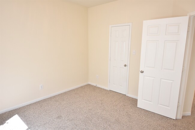 Building Photo - 8059 Villa De Norte St