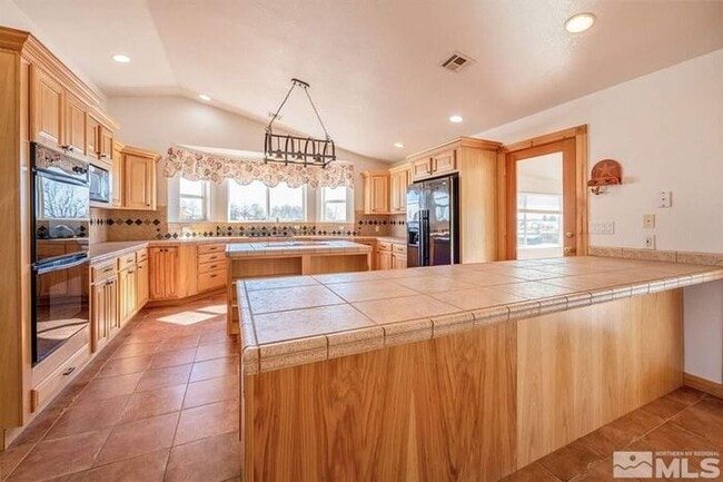 Building Photo - Spacious Lake-Adjacent Estate on 4.6 Acres in Silver Springs, NV