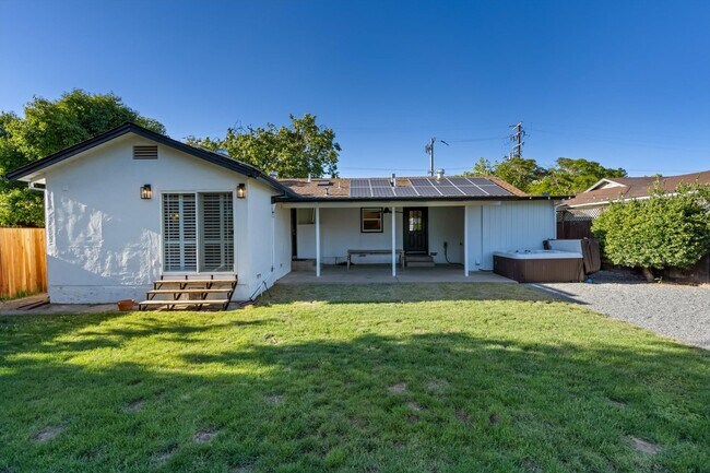 Building Photo - Updated 3 bedroom 2 bathroom single family home within walking distance to the Sonoma Town Square...