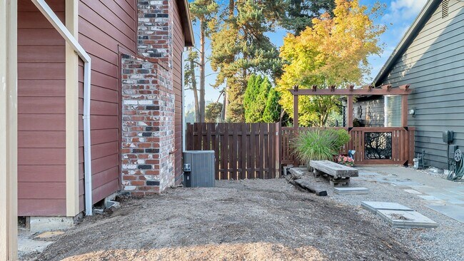 Building Photo - 18715 NW Lapine St