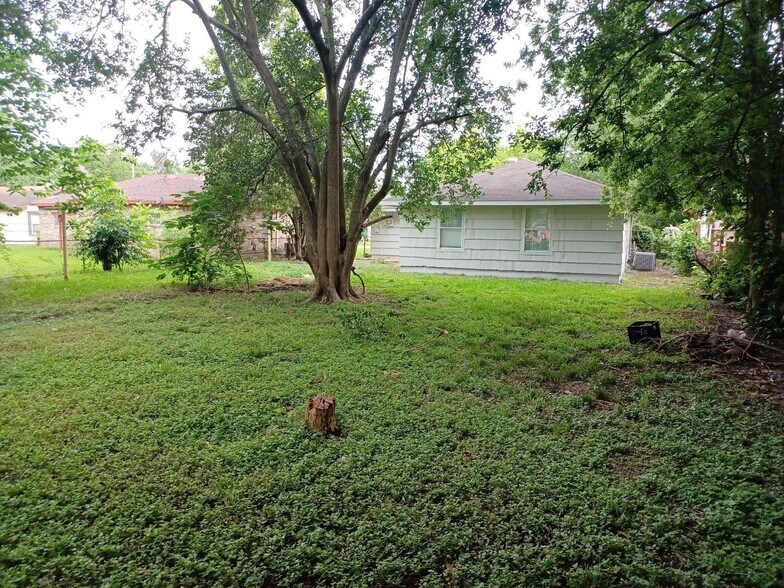 Building Photo - 7314 Howton St